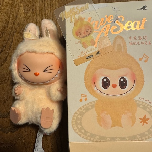 Labubu Have a Seat - Sisi